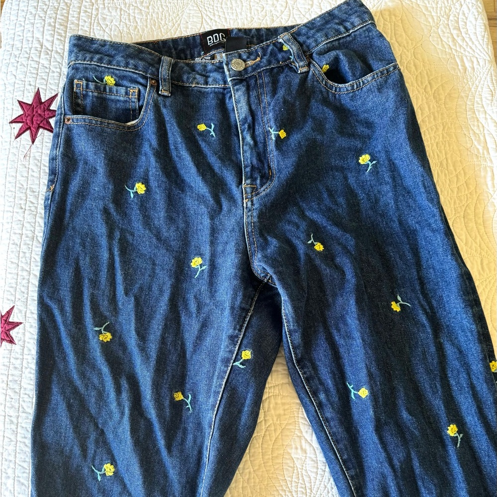 Flower embroidered Urban Jeans🌼